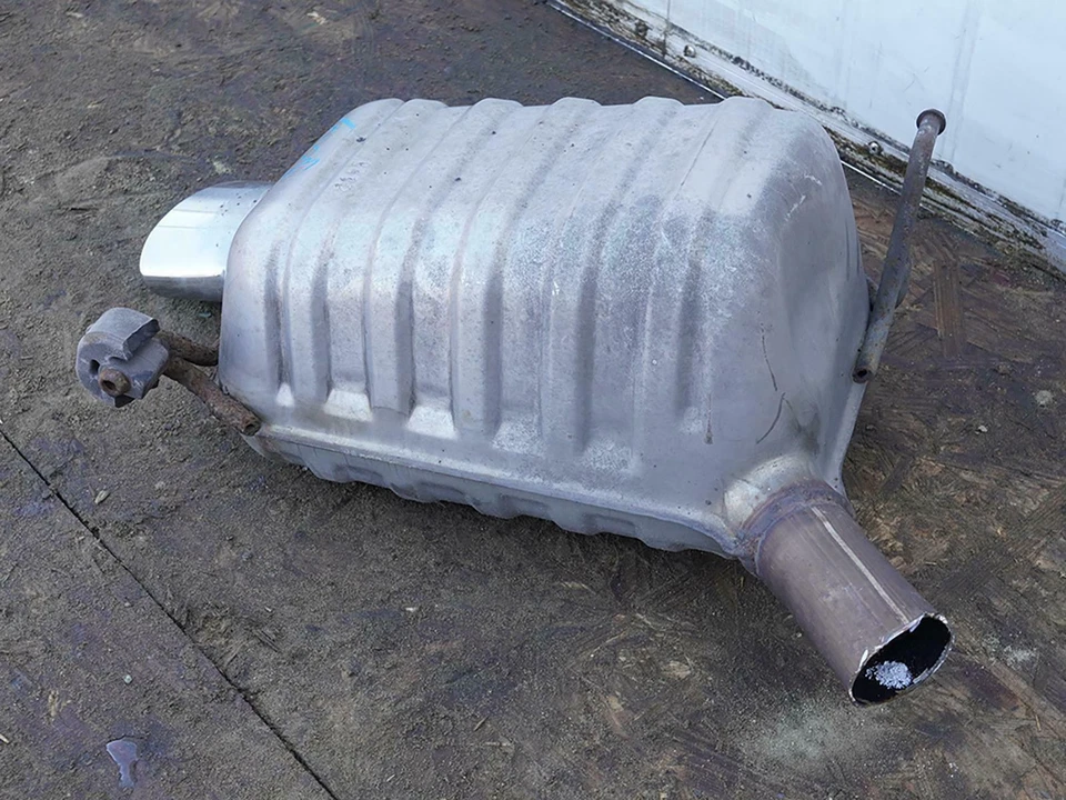 2005 - 2011 Mercedes Benz Slk Class R171 Exhaust Muffler Left Driver Side Rear Foto 2 de 4