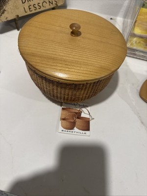 Nantucket Basket with Wooden Lid  Holder Basketville Vermont  Round