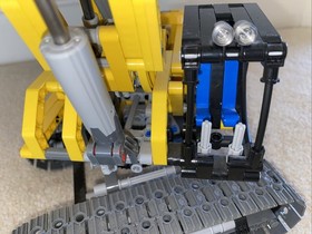 LEGO TECHNIC: Excavator (42006) Complete With Manuals.   No Box.