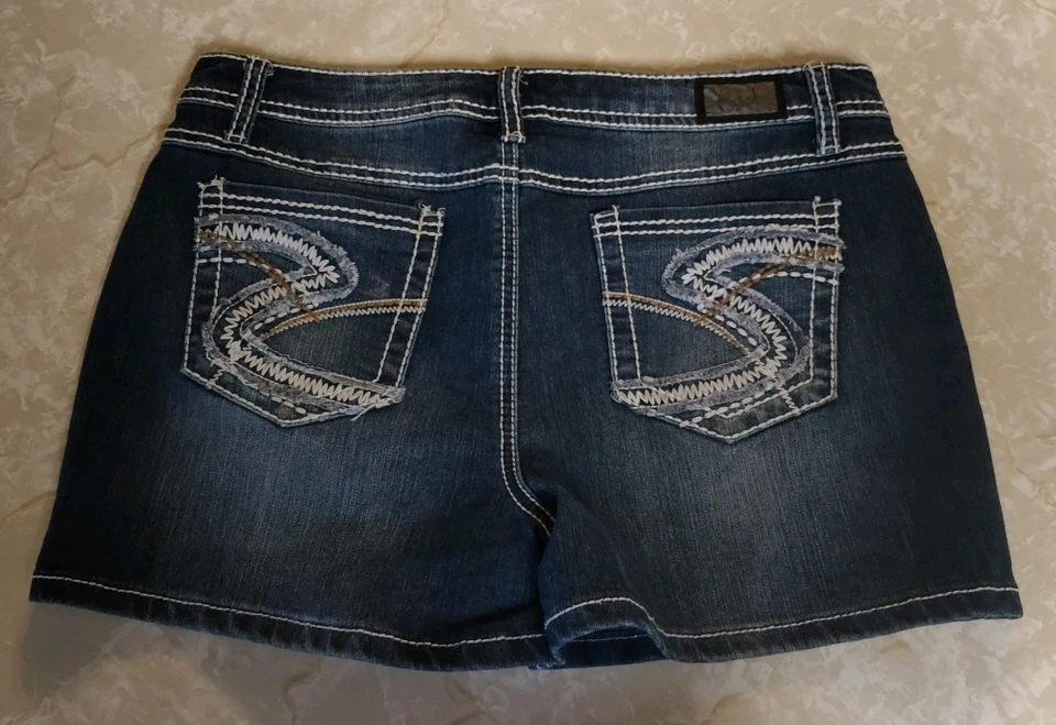 Shorts jeans Earl azul cintura baixa tamanho 8 cintura 32 bolsos femininos juniores - Imagem 4 de 4