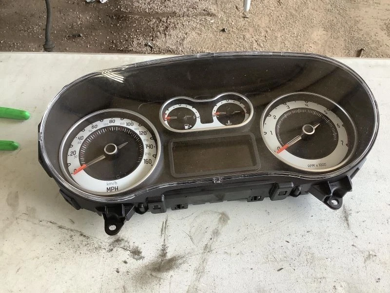 Speedometer 4 Door L Model Fits 14-17 FIAT 500 303629 - Image 2 of 4