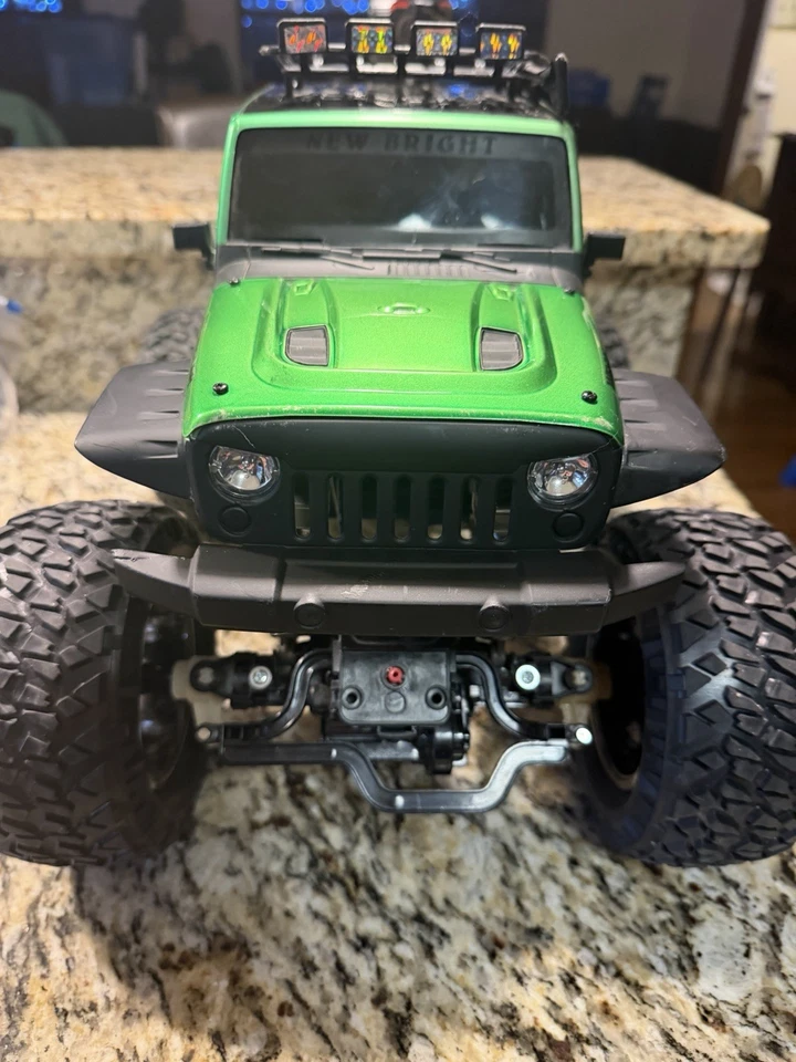 RC Bright 1/10 Jeep Wrangler  BIG Wheels Battery Radio Control  4X4 Truck Green - Image 2 of 4