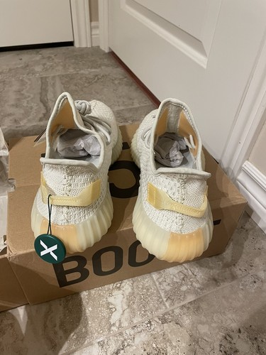 Yeezy boost 350 V2 Light (size 10 Dead stock) - Picture 4 of 9