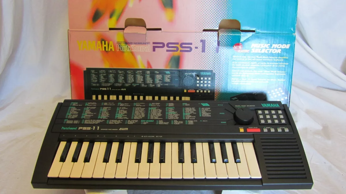 Boxed Retro Yamaha Portasound PSS-11 Electronic Keyboard