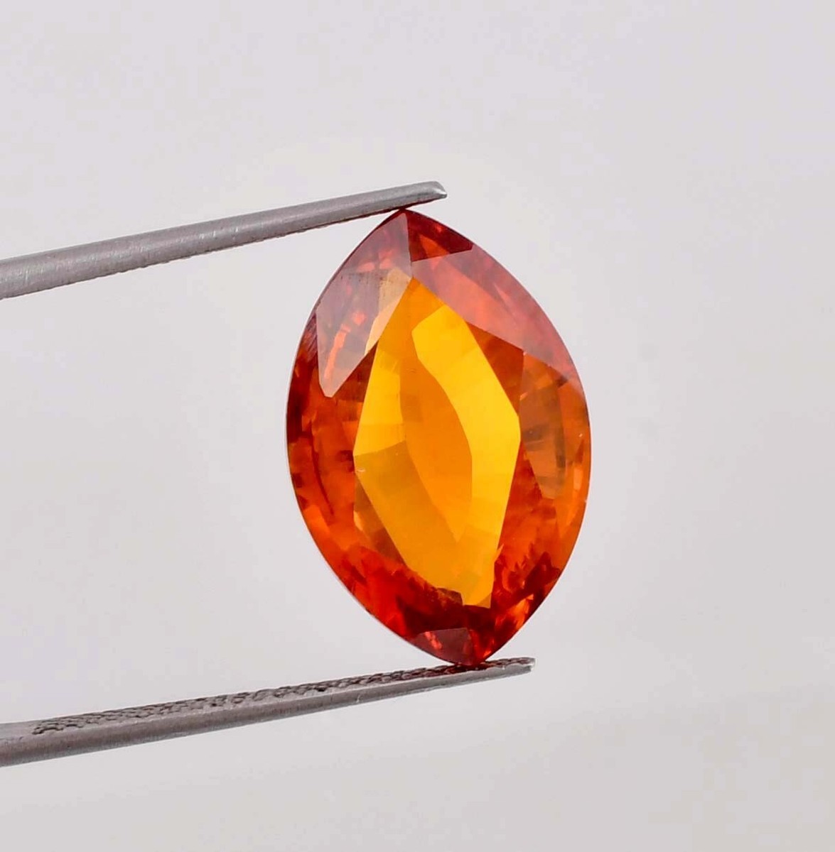 ガーネット 17 x 11 MM Flawless Natural Orange Sapphire Loose Gemstone 13.00