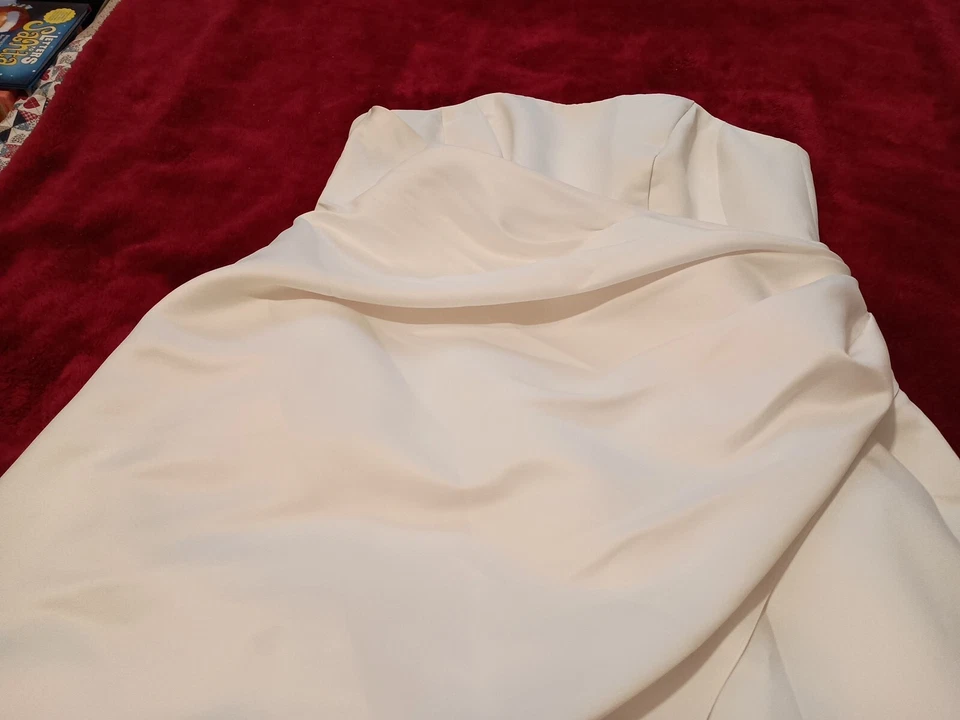 Vestido de novia formal talla 22 sin tirantes escote corazón acanalado novia de David Foto 3 de 4