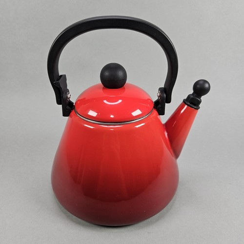 Le Creuset Enamel On Steel Classic Whistling Kettle Red Flame 1.7 Quarts 1.6 L - Picture 2 of 8