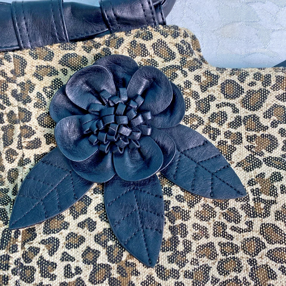 Nuevo con etiquetas Bolso de Hombro Vintage Y2K Moda Estampado de Leopardo Insecto con Acento de Flor Negro Foto 2 de 4