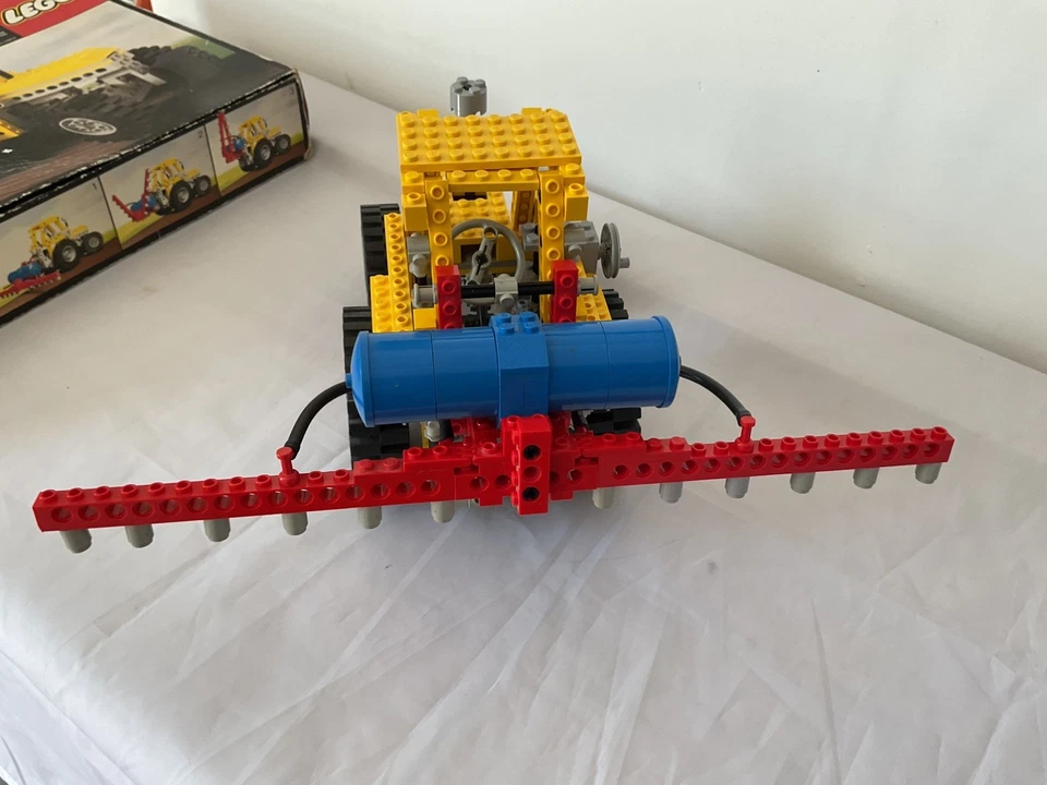 LEGO Technic 8849 Tractor, photo 3 of 5