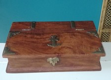 Boîte livre en bois exotique