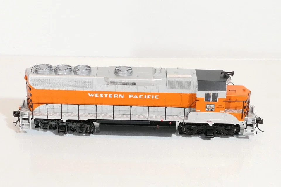 Atlas 8925 HO Scale DC Locomotive Western Pacific 3508 GP-40 - Image 2 of 4