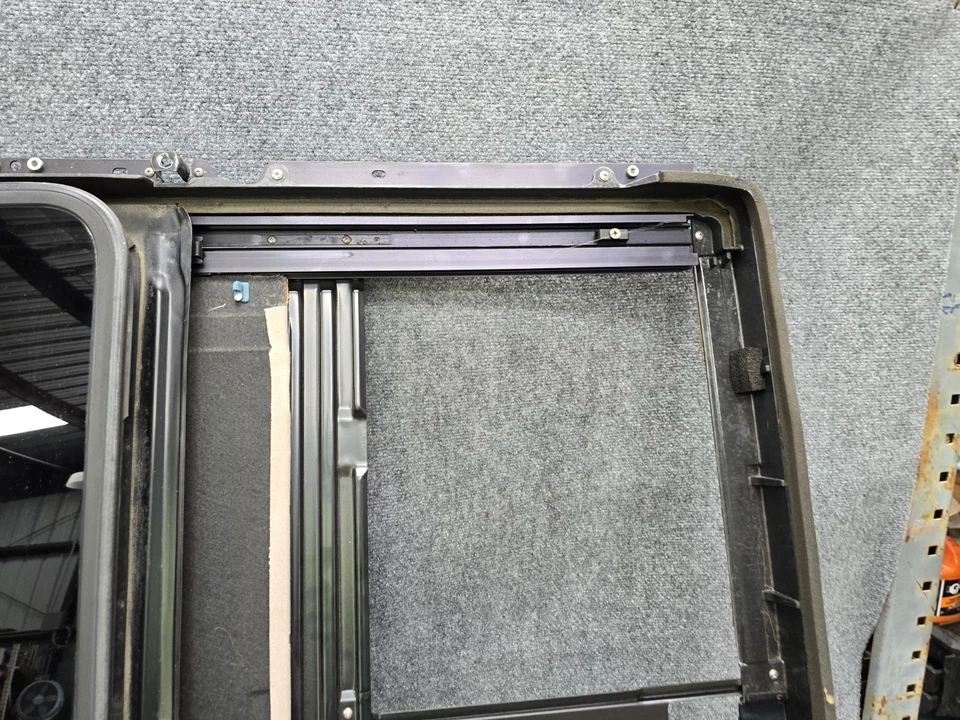 LEXUS 98-00 LS400 OEM TECHO CORREDIZO TECHO SUPERIOR VIDRIO PISTA MONTAJE DESLIZANTE Foto 2 de 4