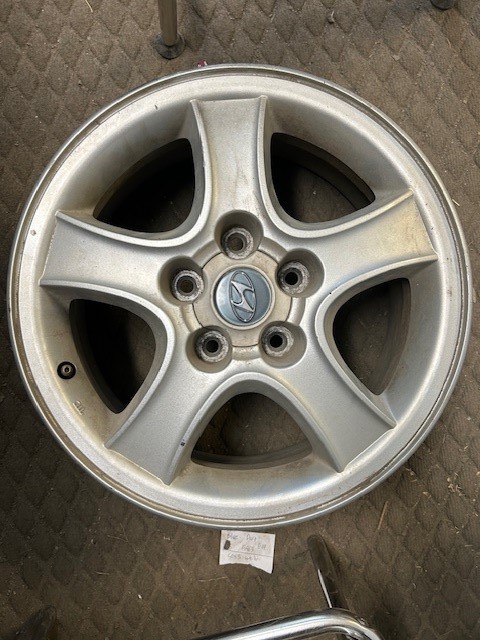 Wheel 16x6-1/2 5 Spoke Alloy Fits 01-04 SANTA FE 501489