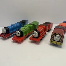 Lot Of 4 Thomas & Friends Motorized Train Engines 2 Working + Side Cars