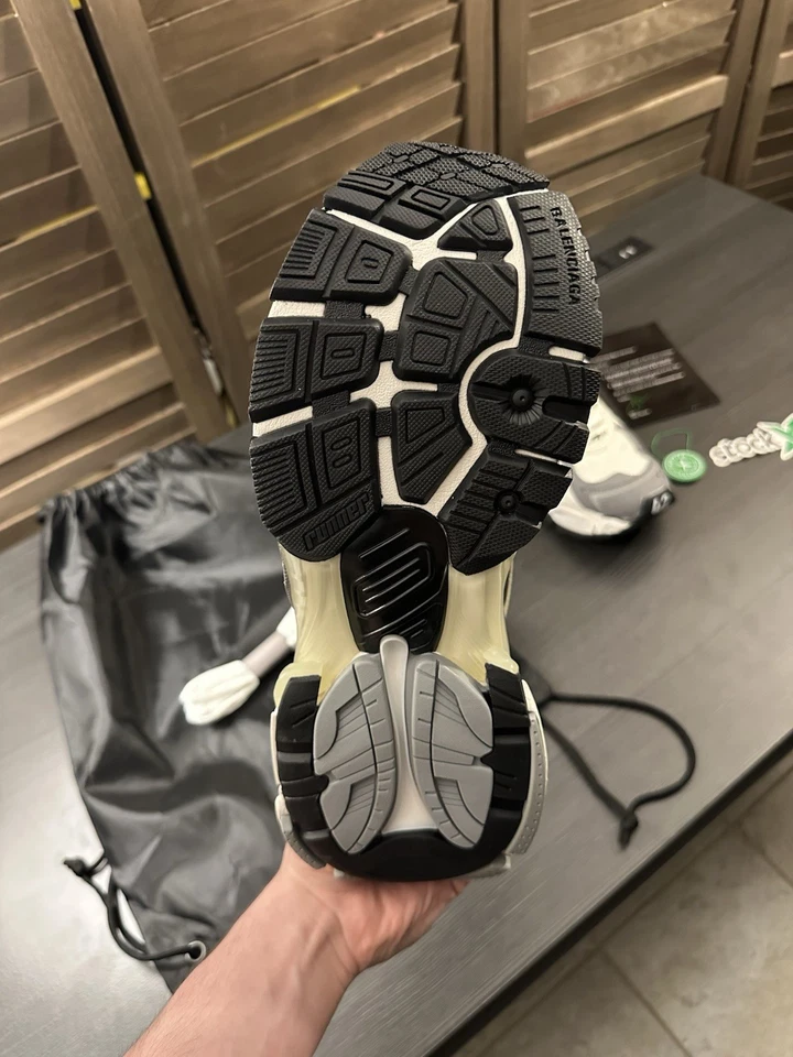 Balenciaga Runner Sneaker - Grey/White/Black - Image 3 of 4