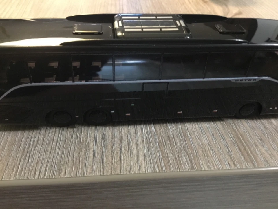 Modellbus Viessmann Formneuheit Setra 516 HD Facelift - Bild 3 von 4