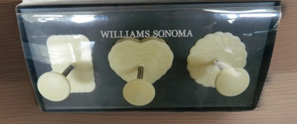 Conjunto de 3 cortadores de biscoitos com estampa digital Williams Sonoma - Imagem 2 de 4