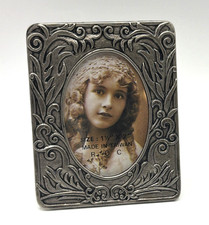 Vintage Mini Decorative Metal Picture Frames 1.5 X 2 inches Made In Taiwan R.O.C