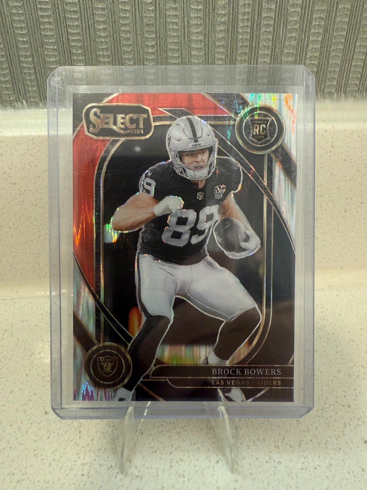 2024 Panini Select Brock Bowers Club Level Black & Red Shock Prizm #222 (RC)