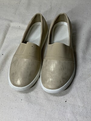 Women comfortview slip on shoes size(8.5) Beige