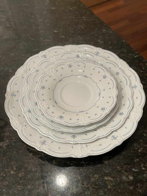 Set Of 4 TIRSCHENREUTH BAVARIA BARONESSE FLEUR DE LIS Plates., Germany