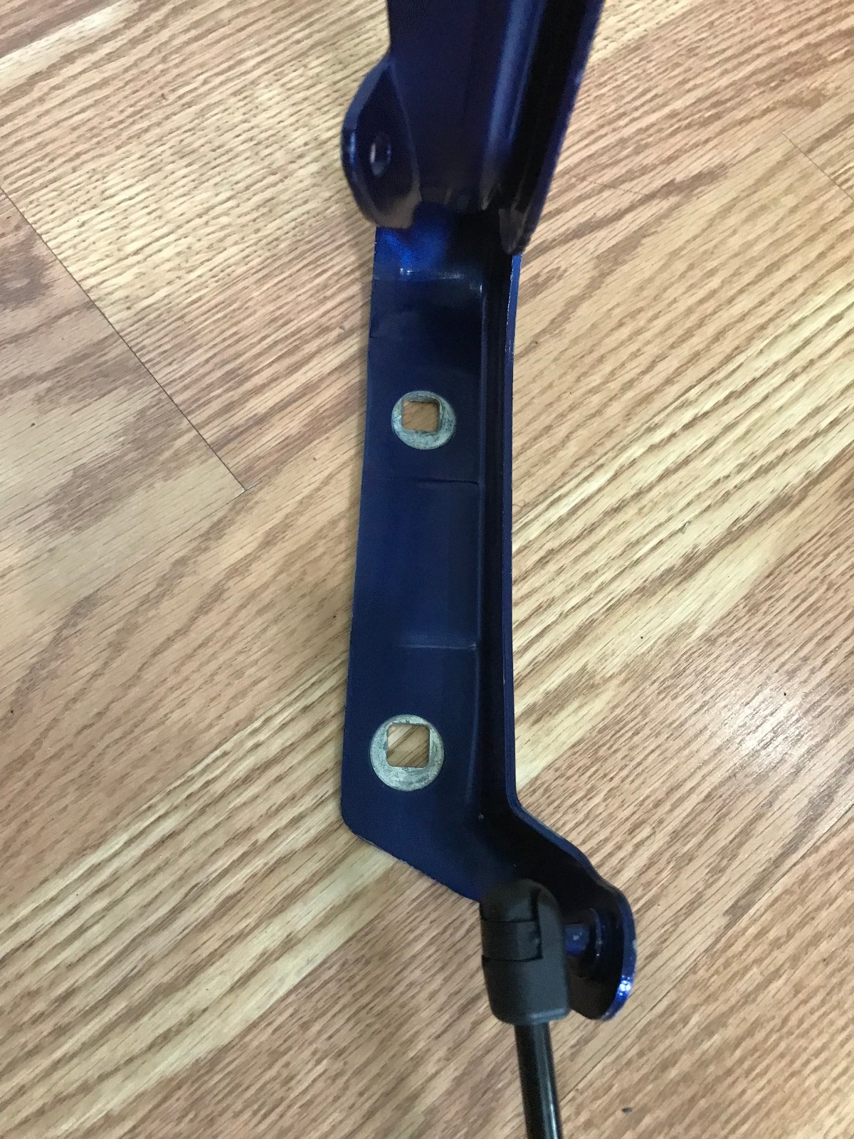 ✝️MASERATI GHIBLI QUATTROPORTE LEVANTE LEFT HOOD HINGE SUPPORT BRACKET 670001873