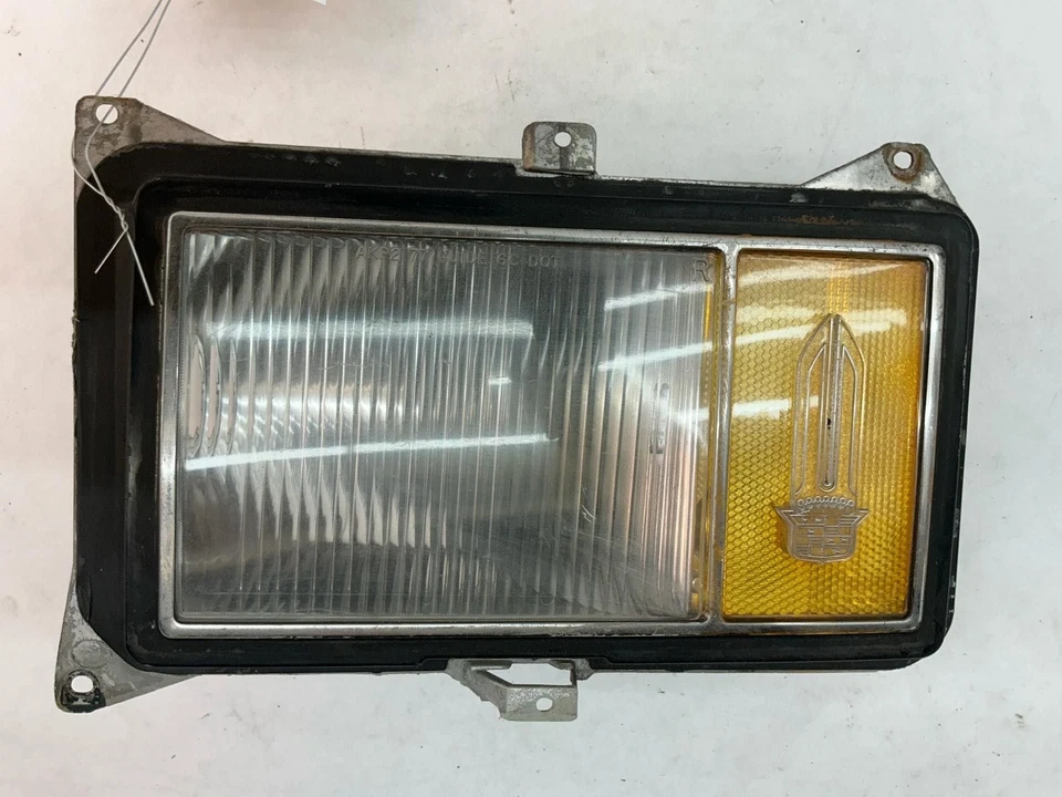 Headlamp Assembly CADILLAC FLEETWOOD Right 77 - Image 2 of 4