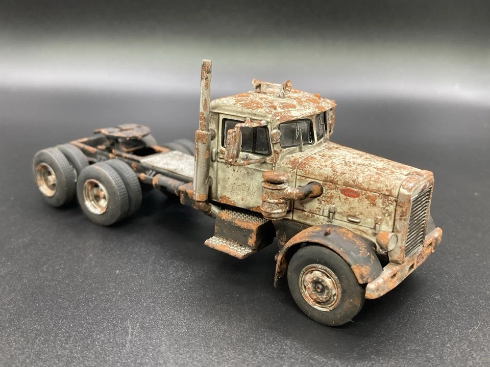 1955 Peterbilt 281 1/64 Diecast Rusty Weathered Semi Tractor Truck Barn Find IXO - Image 2 of 4