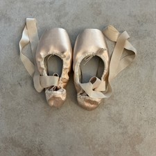 Bloch Pointe Shoes worn once by Professional Ballerina W/ Elastic and Ribbon