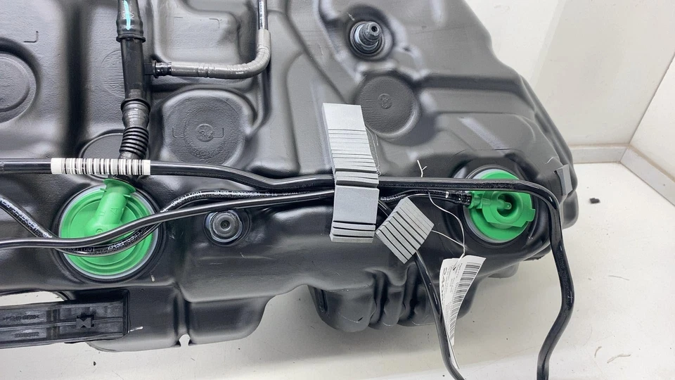 ⭕ 2018-2022 Mercedes C-Class C300 W205 Gas Fuel Tank Reservoir Assembly OEM - Image 4 of 4