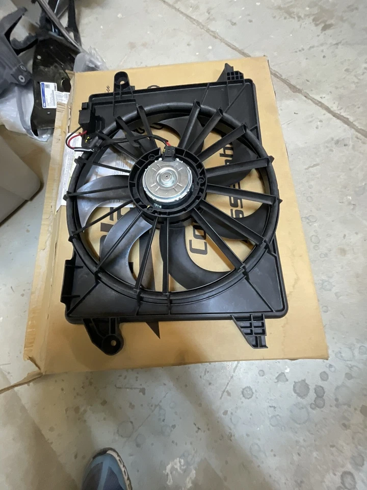 Conjunto de ventilador de refrigeración del radiador para Chrysler 300 Dodge Charger CH3115169 2010-2018 Foto 3 de 3