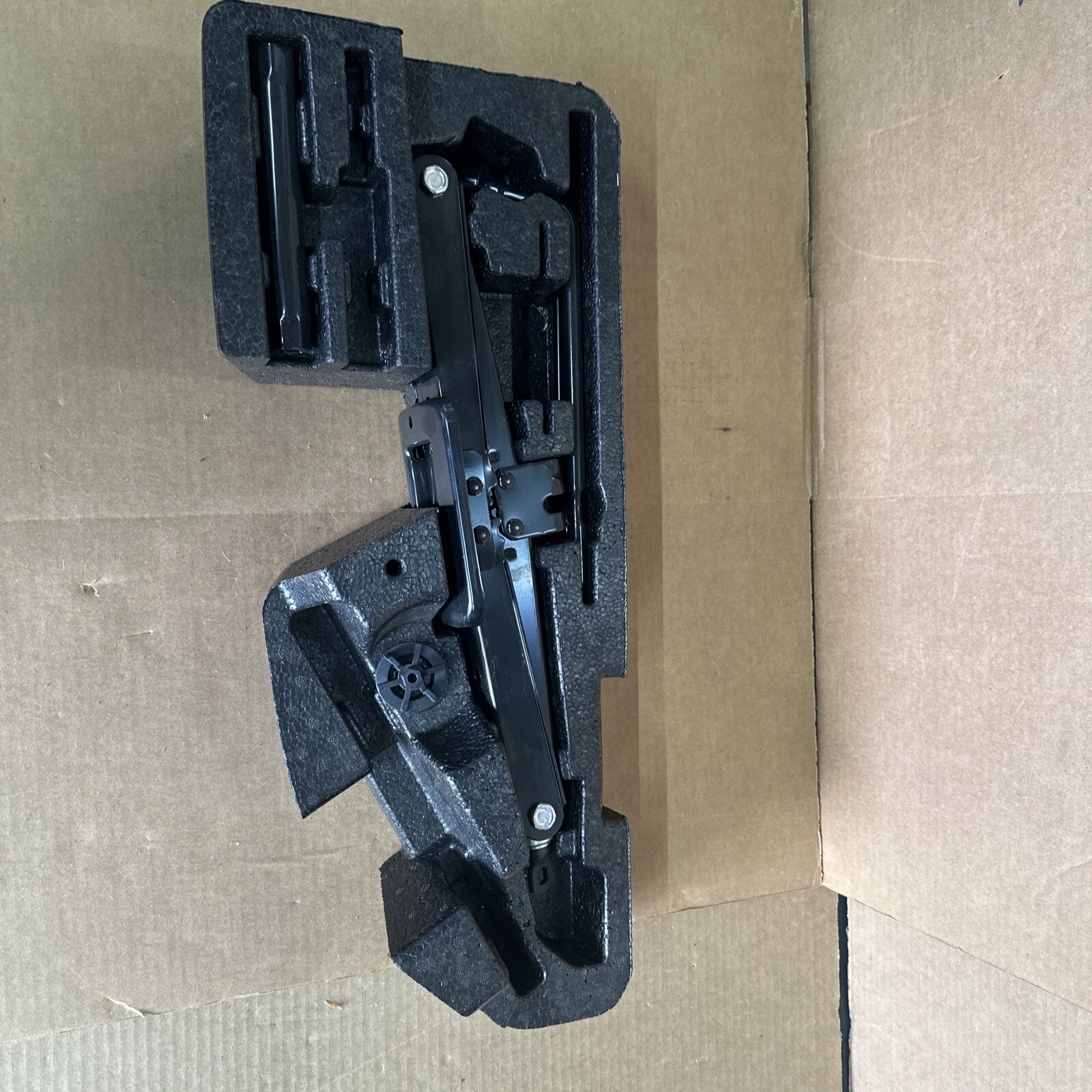 20162020 Kia Sorento Spare Tire Jack & Tool Kit Wrench Rods Foam OEM