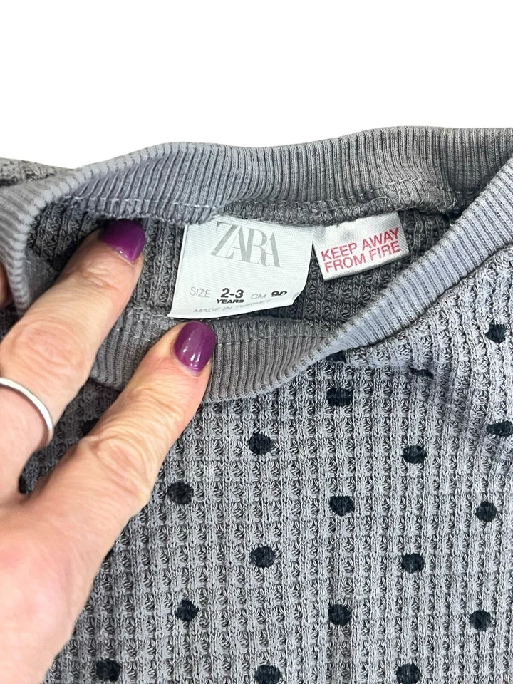 ZARA NIÑO PEQUEÑO 2-3 GRIS CONJUNTO CONJUNTO CONJUNTO WAFFLE PUNTO LUNARES SUDADERA PANTALONES Foto 3 de 4