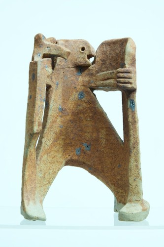 Sculpture design grès minimaliste Lodereau La Borne Homme au loup céramique - Photo 7 sur 9