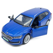 1:35 Skoda Superb IV Combi Modelo Coche Diecast Juguete Vehículo Pull Back Coches Azul