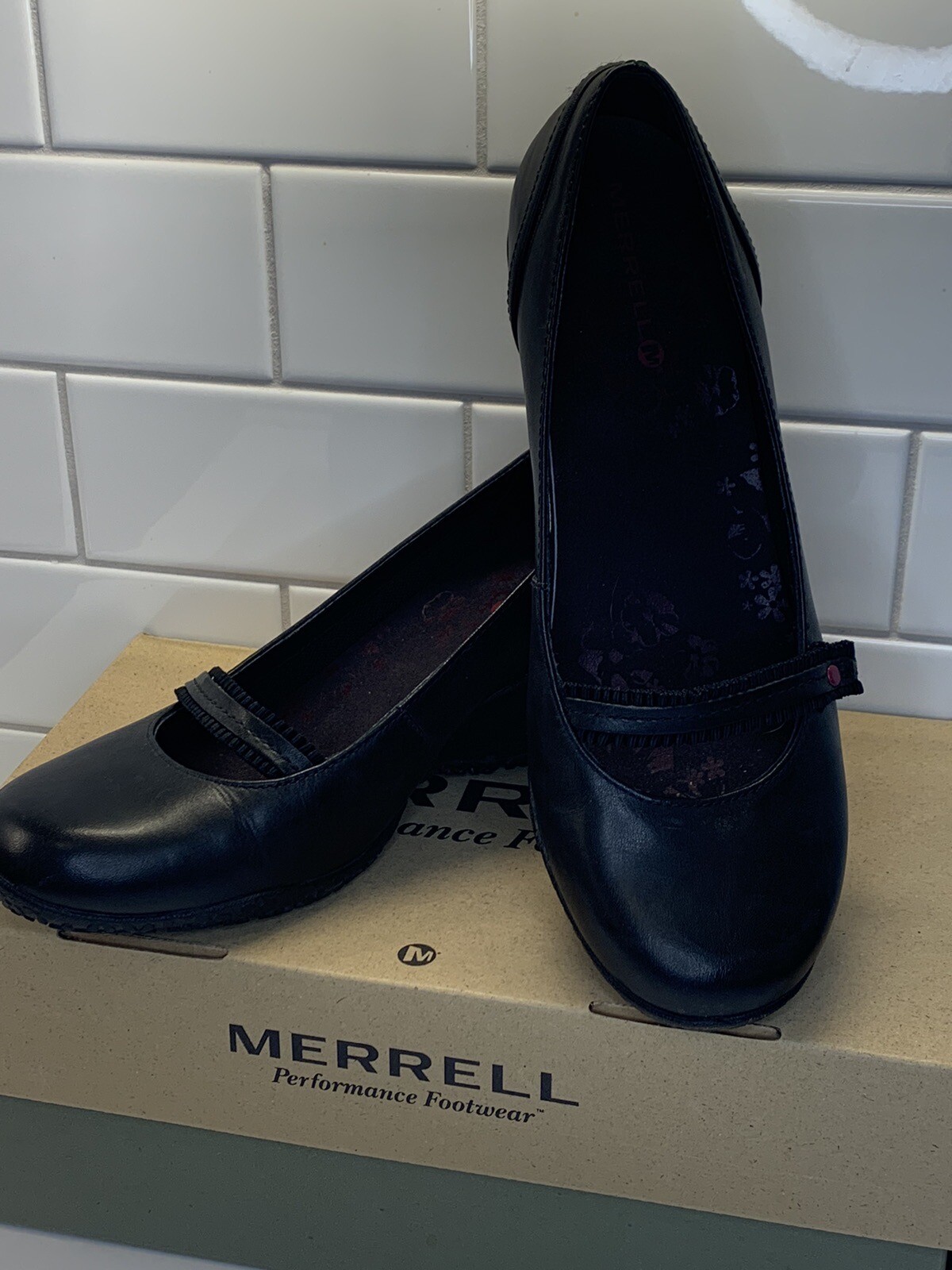 Merrell Women’s 8 Petunia Wedge Heel Shoe Black Mary Janes, Cushion