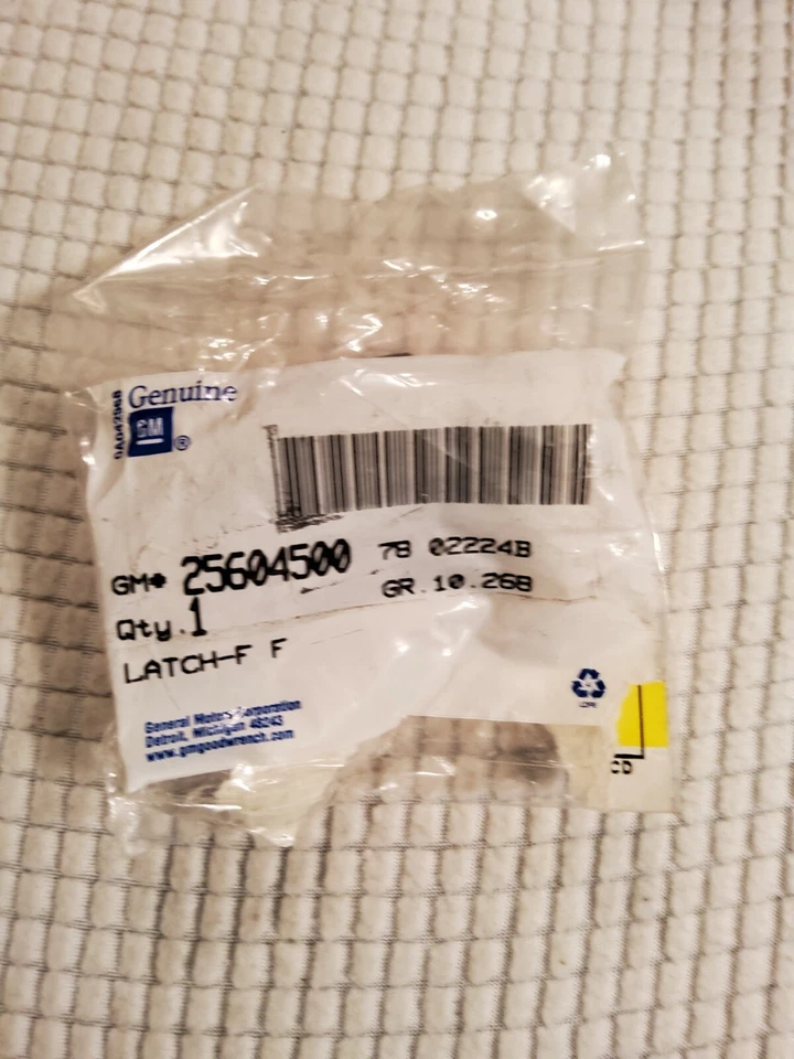 Oldsmobile GM OEM 95-99 Aurora consola trasera pestillo 25604500 nuevo en caja Foto 2 de 2