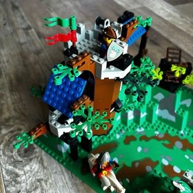 LEGO 6079 Dark Forest Fortress Castle Set - Retired 1996