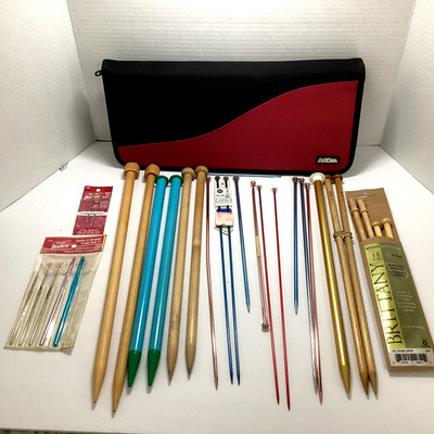 MEGA LOT OF CROCHET NEEDLES PLUS ONE CARRYING BAG RED HEART BERNAT BRITTANY BOYE