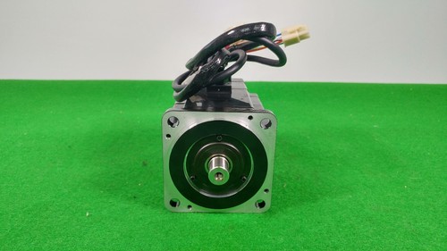YASKAWA AC SERVO MOTOR SGMPH-04A1A-YR12 (USED) DHL INT'L SHIPPING - Photo 5/8