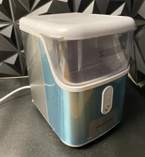 Frigidaire 33LBS Crunchy Chewable Nugget Ice Maker EFIC228-AMZ