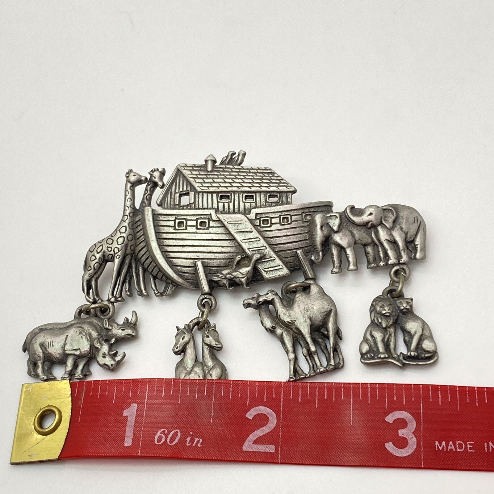 Broche Vintage En étain (pewter) Motif Arche De Noé - Occasion Bon état