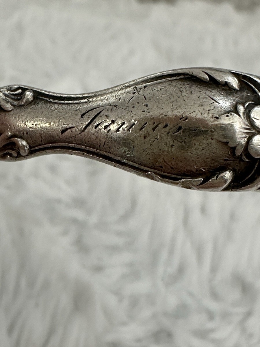 純銀製　アンティーク　ベビースプーン　REED & BARTON Antique Reed And Barton Sterling Silver Curved Loop Handle