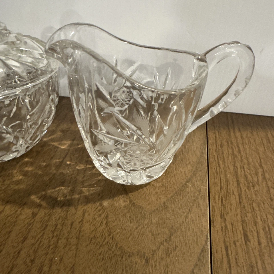 Juego de crema y azúcar con patrón de Starburst de cristal Foto 2 de 4