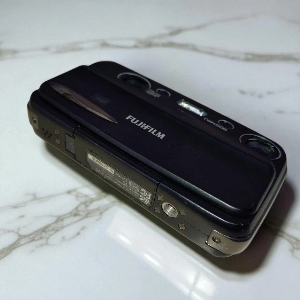 Fujifilm FinePix REAL 3D W3 10,0-MP-Digitalkamera schwarz Japan - Bild 3 von 4