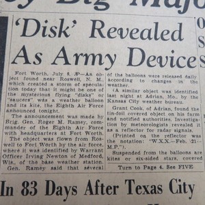 ROSWELL 'DISK' REVEALED AS ARMY DEVICE (UFO) JULY 9 1947 NEWSPAPER