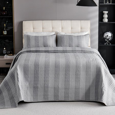 Bov Oversized King Quilt 2 Pillow Shams Seersucker Lightweight California King