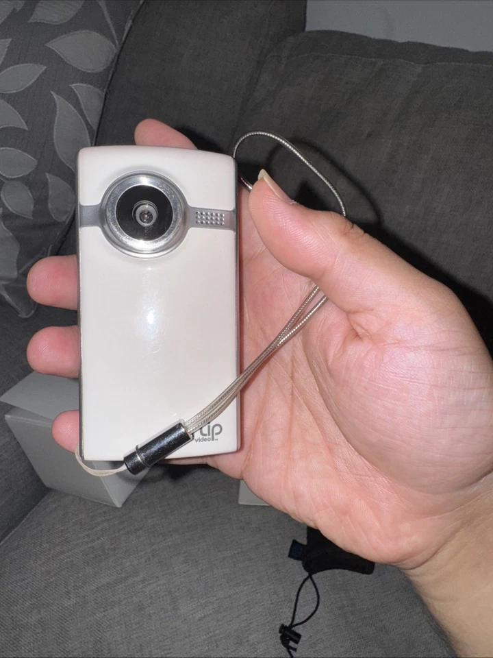 Flip Video Ultra Series HD 2GB High-Quality Video Recorder - Image 4 of 4