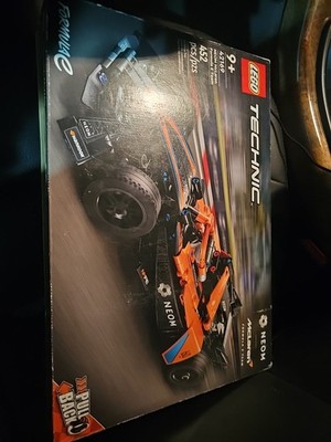 LEGO TECHNIC: Neom Mclaren Formula E  Team Race Car (42169)