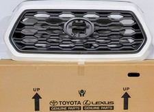 2018-2023 Toyota Tacoma Upper Grille Assembly Oem Take Off 040 Super White Clean